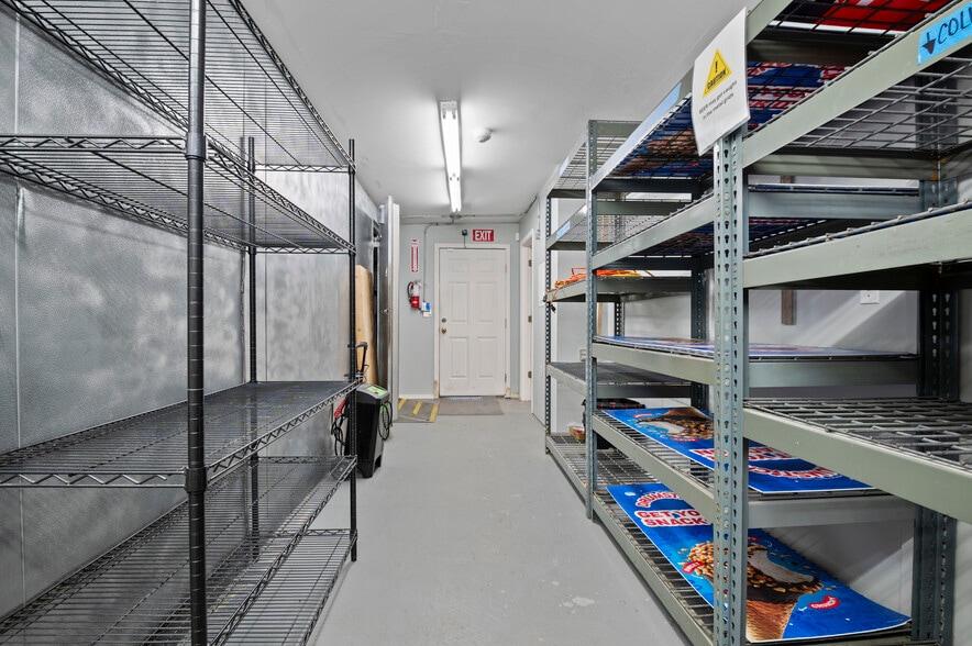 More Photos Of 2810 E Spencer Lake Rd, Shelton General Retail For Sale