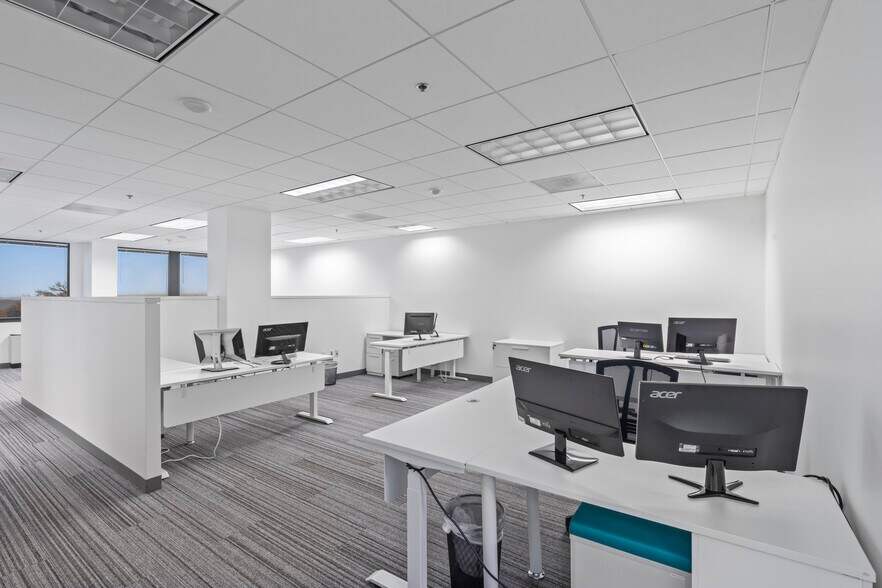 More Photos Of 6400 Arlington Blvd, Falls Church Office For Lease