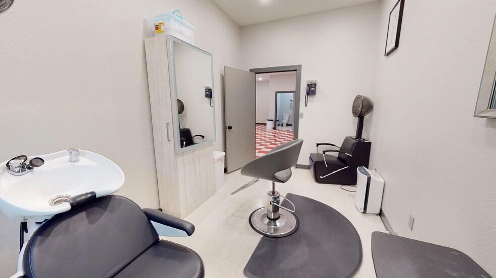 More Photos Of 4150 Highway 36 S, Brenham Shelter For Sale