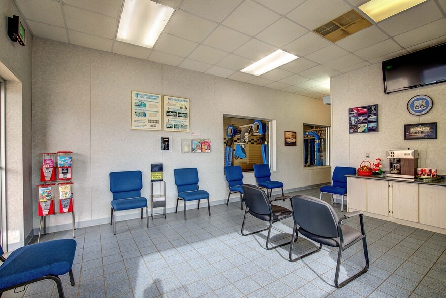 More Photos Of 1430 S Broadway St, Sulphur Springs Carwash For Sale