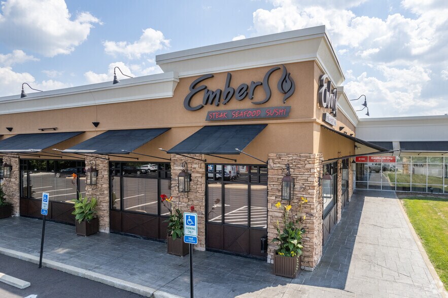 More Photos Of 8160-8180 Montgomery Rd, Cincinnati Unknown For Lease