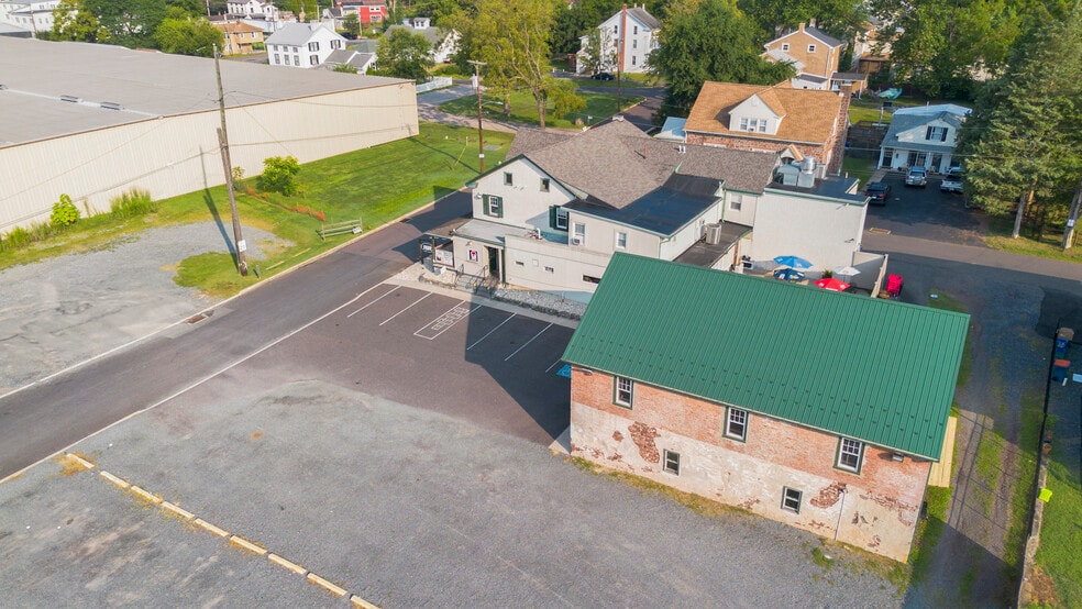 More Photos Of 36 Railroad St, Linfield Restaurant For Sale