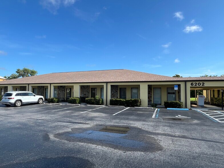 More Photos Of 6202 Presidential Ct, Fort Myers Medical For Sale