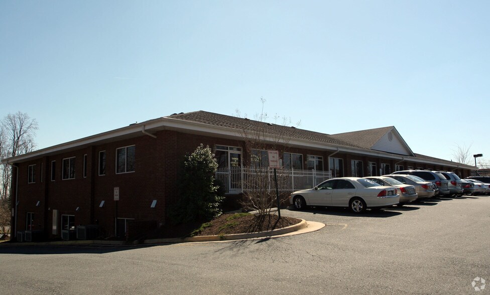 More Photos Of 24 Onville Rd, Stafford Office For Lease