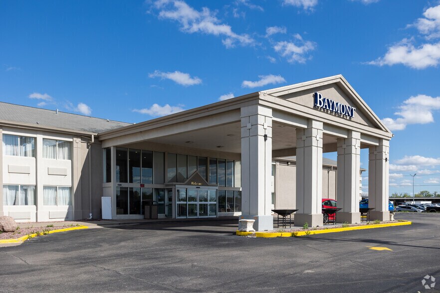 More Photos Of 4685 NE 14th St, Des Moines Hotel For Sale