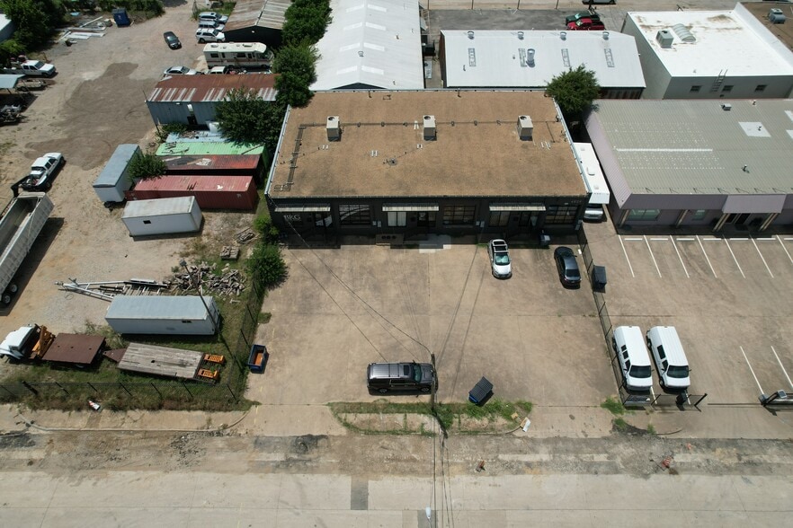 More Photos Of 4829 Gretna St, Dallas Industrial For Lease
