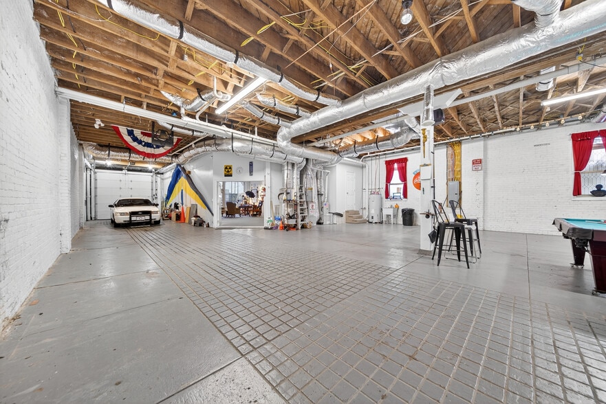 More Photos Of 109 7th Ave E, Springfield Flex For Sale