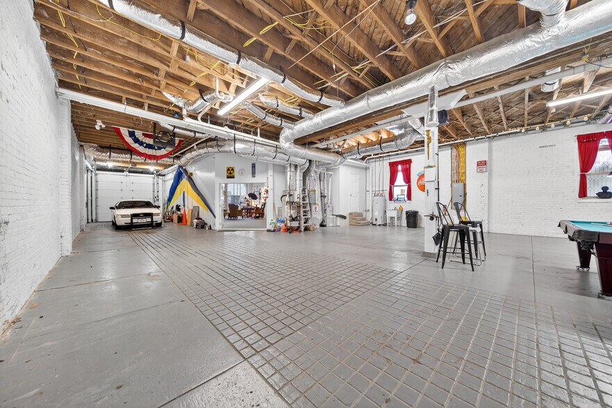 More Photos Of 109 7th Ave E, Springfield Flex For Sale