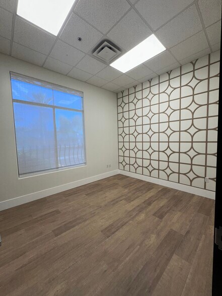 More Photos Of 15003 W Bell Rd, Surprise Medical For Lease