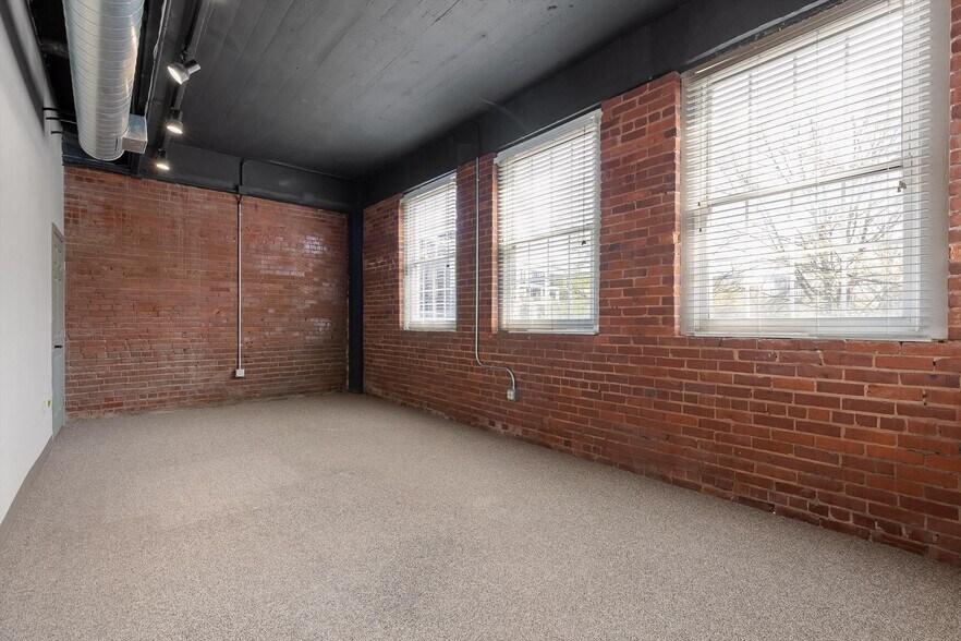 More Photos Of 407 Broad St, Chattanooga General Retail For Lease