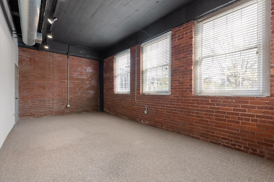 More Photos Of 407 Broad St, Chattanooga General Retail For Lease