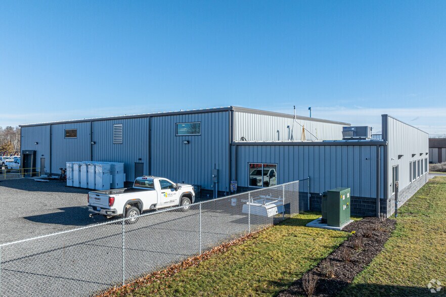 More Photos Of 541 S Industrial Dr, Newaygo Warehouse For Sale