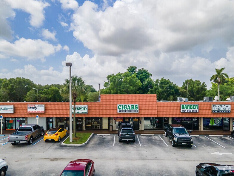 More Photos Of 8242 Griffin Rd, Davie General Retail For Lease