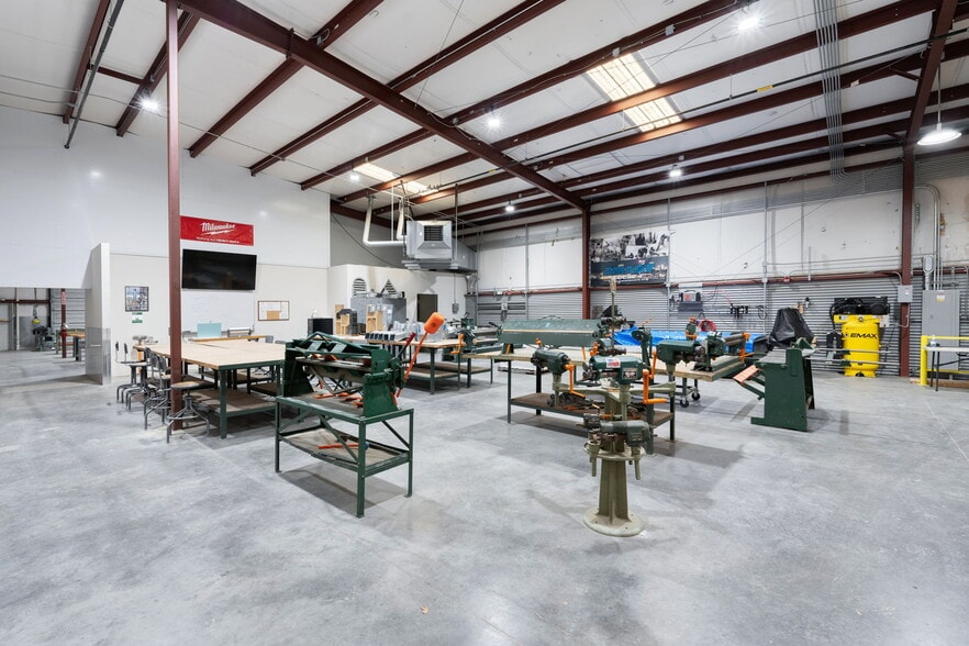 More Photos Of 6735 Whitten Pl, Memphis Service For Sale