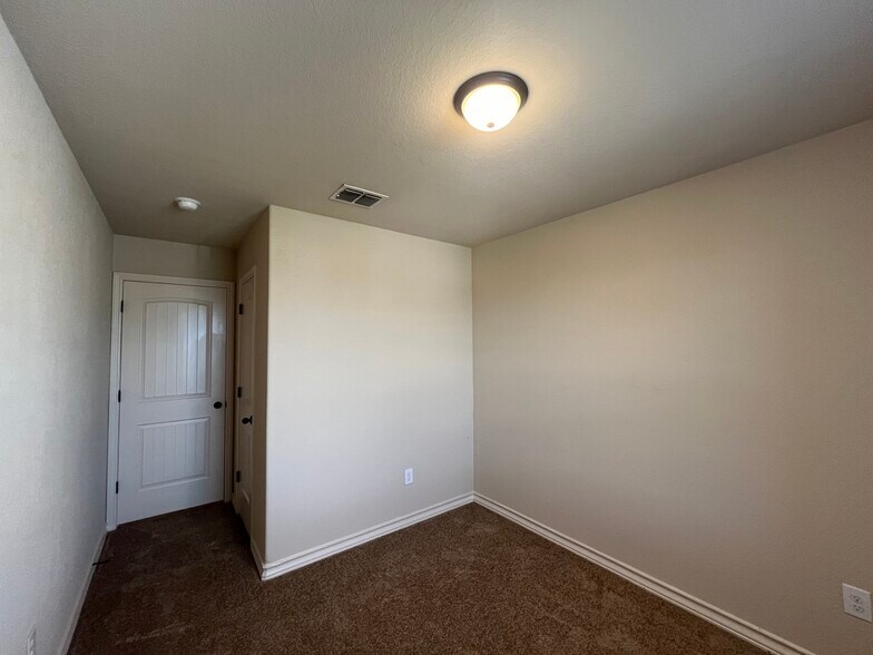 More Photos Of 7002 Donovan Way, San Antonio Apartments For Sale