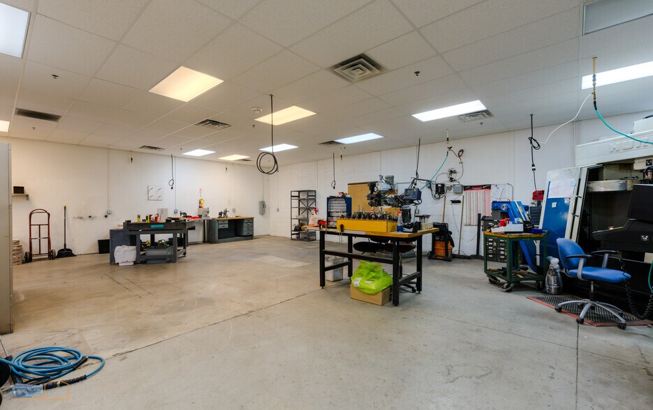 More Photos Of 1243 S Sherman Dr, Longmont Warehouse For Lease