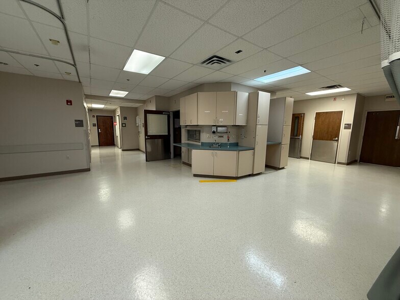 More Photos Of 3415 Golden Rd, Tyler Office For Sale