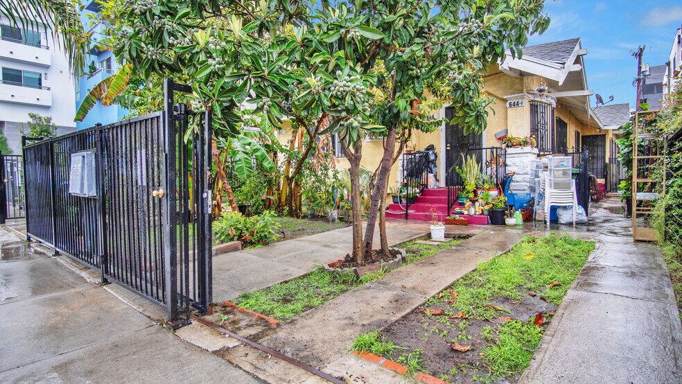 More Photos Of 644 N Serrano Ave, Los Angeles Apartments For Sale