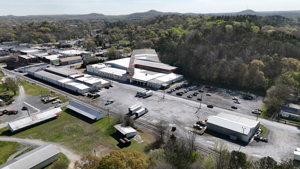 More Photos Of 303 S Marble St, Rockmart Warehouse For Lease