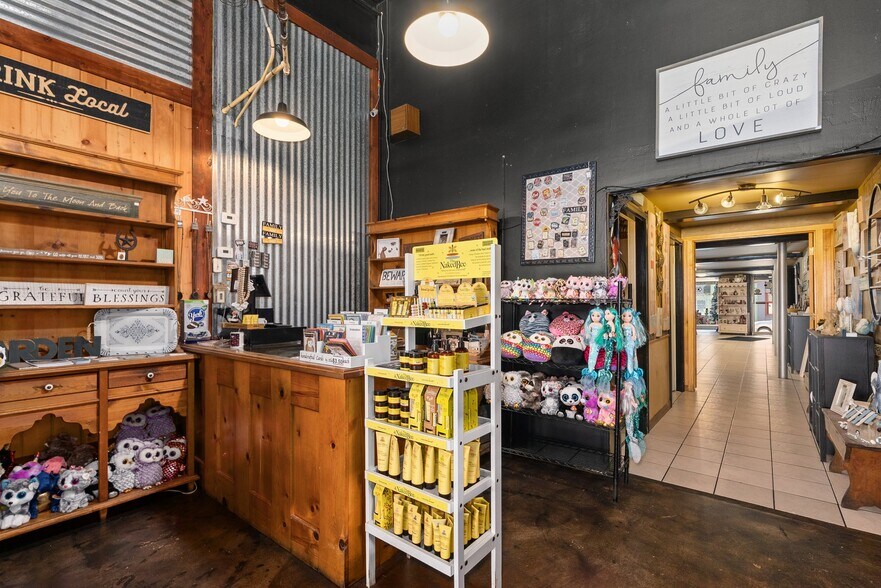 More Photos Of 531-535 N Market Blvd, Chehalis Restaurant For Sale