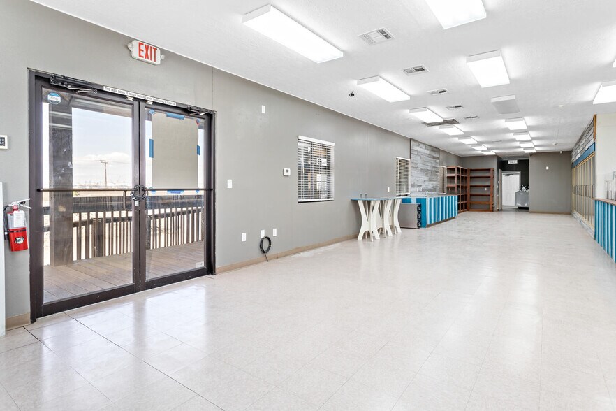 More Photos Of 5140 Gulfway Dr, Sabine Pass Restaurant For Sale