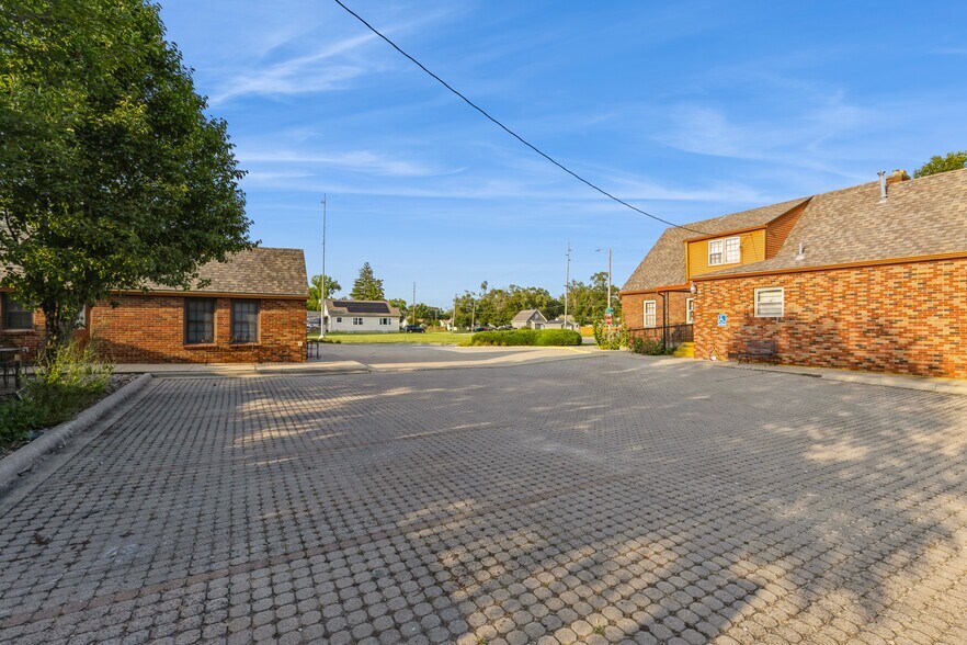 More Photos Of 324 1st St, Des Moines General Retail For Sale