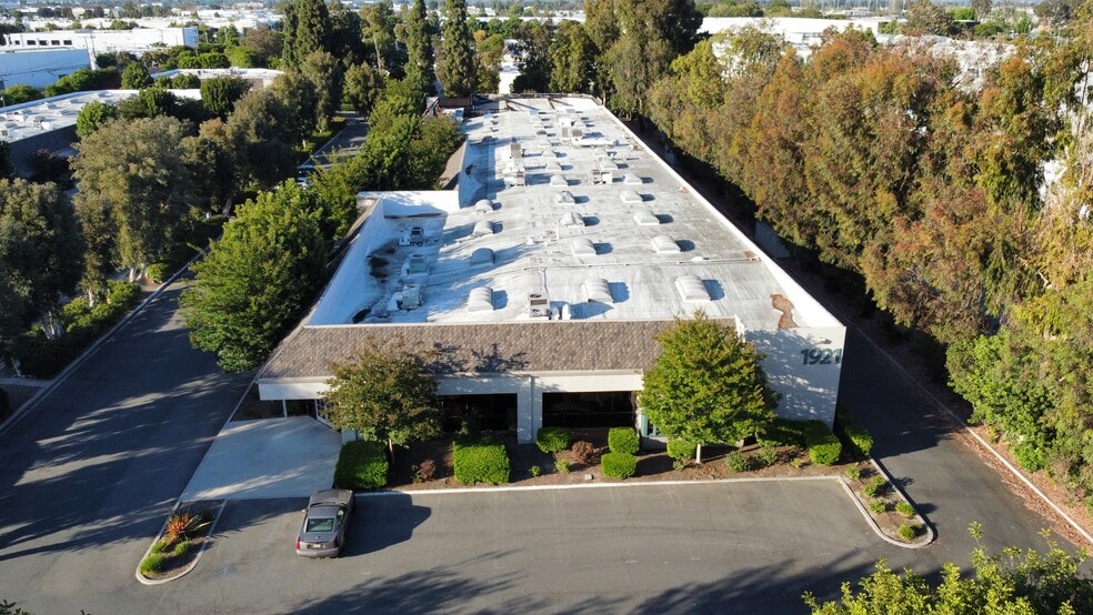 More Photos Of 1921 Carnegie Ave, Santa Ana Industrial For Lease