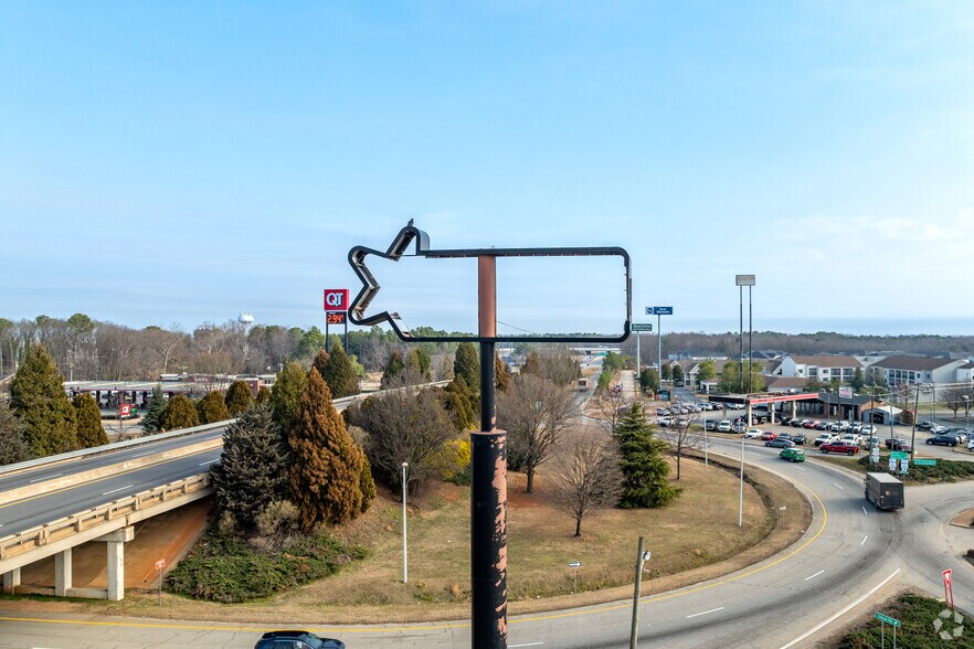 More Photos Of 100 Simuel Rd, Spartanburg Restaurant For Sale