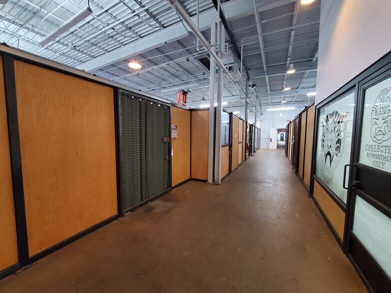 More Photos Of 1300 S Polk St, Dallas Light Manufacturing For Lease