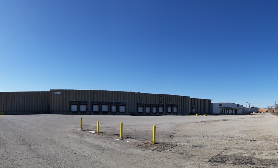 More Photos Of 1310 N McKinley Ave, Champaign Warehouse For Lease