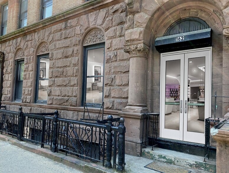More Photos Of 495 Amsterdam Ave, New York General Retail For Sale