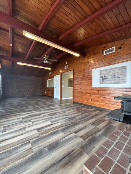 More Photos Of 810 Lydia Hwy, Hartsville Flex For Sale