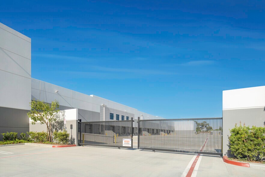 More Photos Of 19972 Patterson Ave, Perris Distribution For Lease