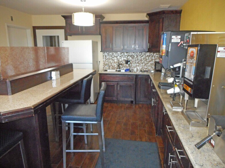 More Photos Of 1915 Highway 59 S, Thief River Falls Hotel For Sale