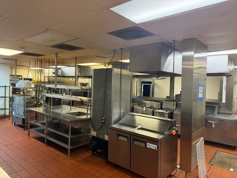 More Photos Of 256 Liberty St, Thomasville Restaurant For Lease