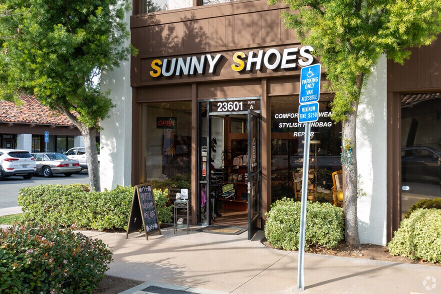 More Photos Of 23601 Moulton Pky, Laguna Hills Medical For Lease