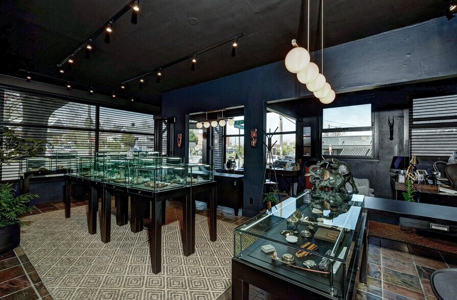 More Photos Of 8212-8218 Greenwood Ave N, Seattle Storefront Retail Residential For Lease