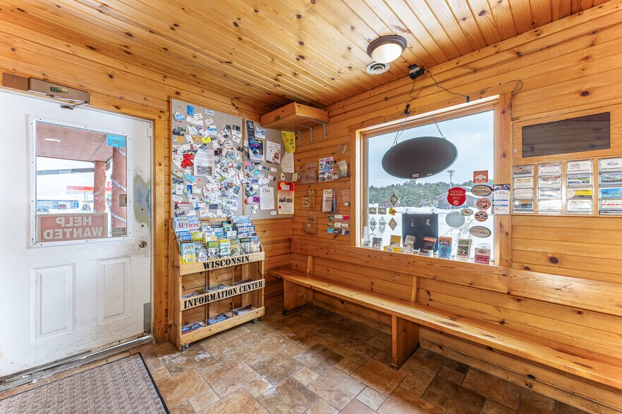More Photos Of 904 N Railroad St, Eagle River Restaurant For Sale