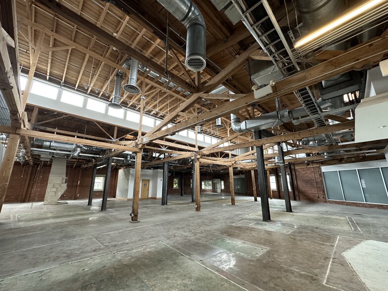 Primary Photo Of 200 Mildred Ave, Venice Loft Creative Space For Lease