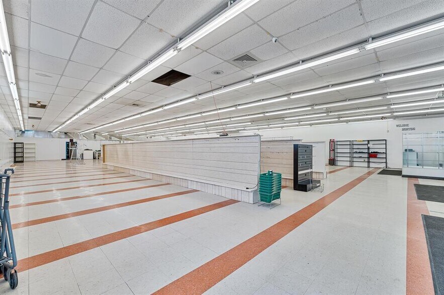 More Photos Of 411 Solida Rd, South Point Storefront For Sale