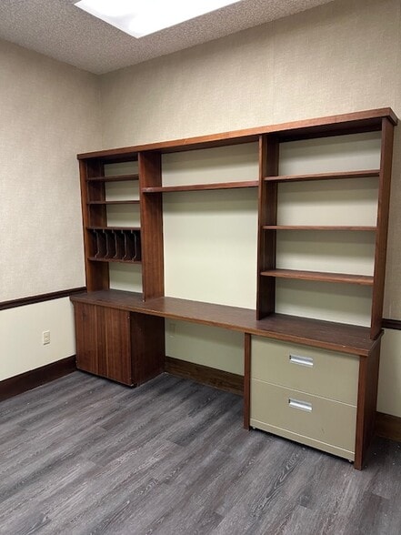 More Photos Of 14 Stover Dr, Carlisle Office For Lease