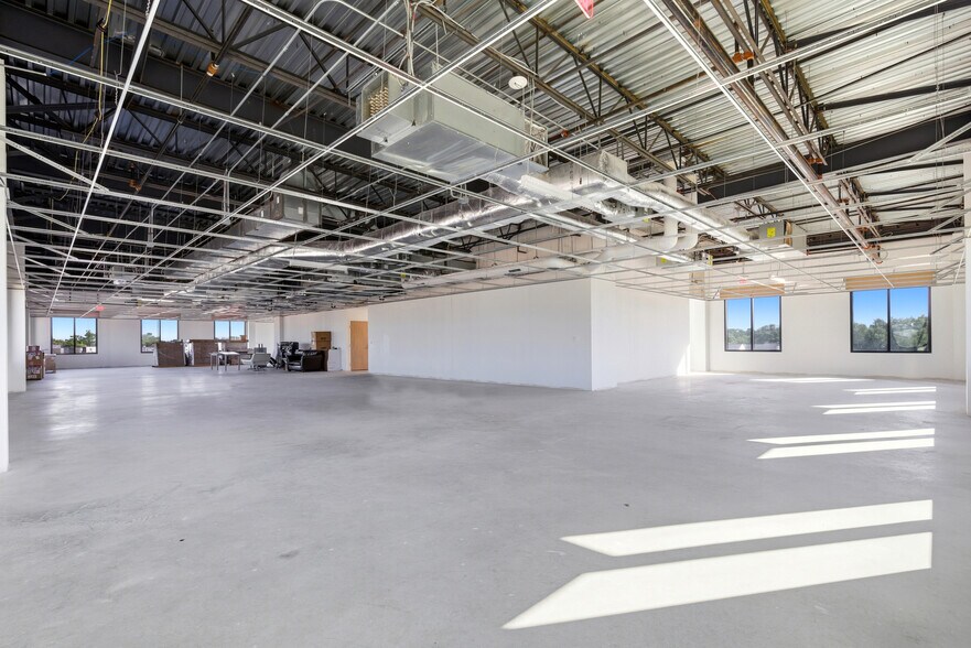 More Photos Of 10402 Valley Forge Dr, Houston Office For Lease