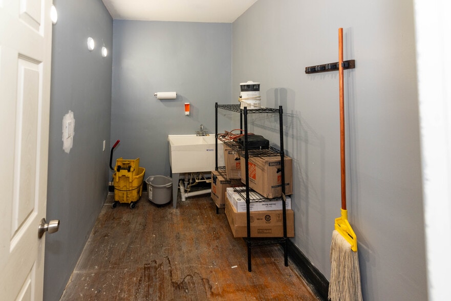 More Photos Of 3409 Greenmount Ave, Baltimore Storefront For Sale