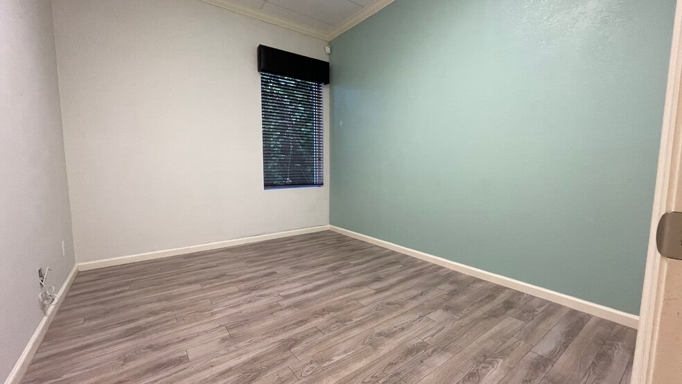More Photos Of 3459 Pine Ridge Rd, Naples Office For Lease