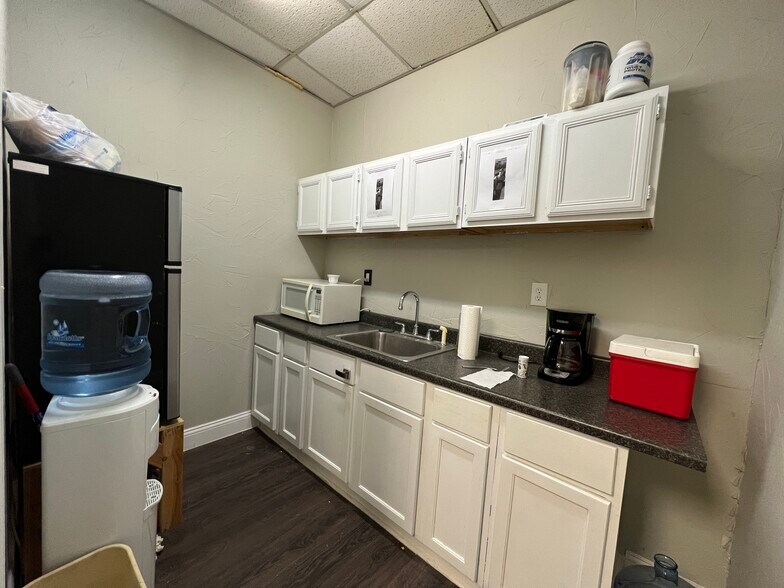 More Photos Of 1701 N Elm St, Denton Office For Sale