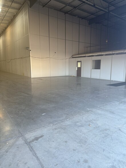 More Photos Of 408 Oak Bluff Ln, Goodlettsville Distribution For Lease