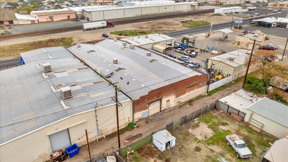 More Photos Of 142 S D St, Porterville Flex For Lease