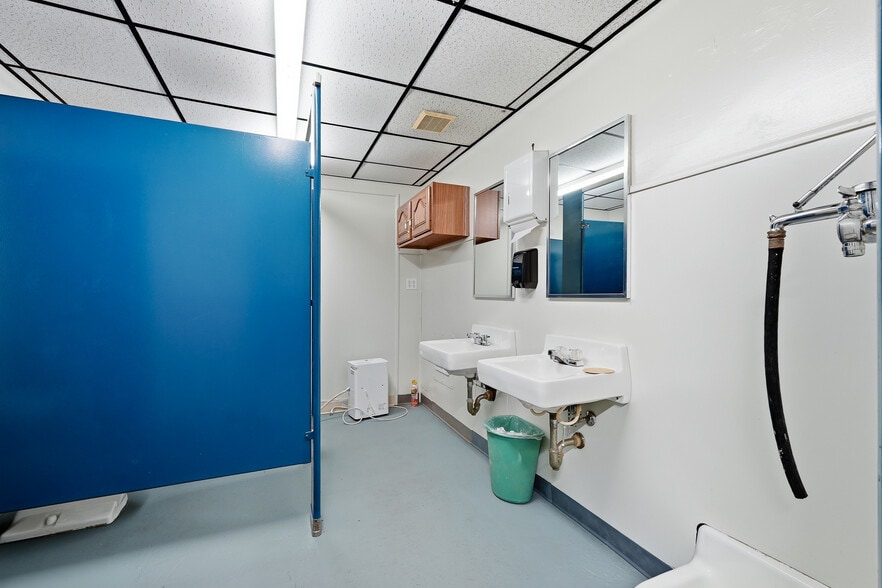 More Photos Of 5105 Elk River Rd, Elkview Showroom For Sale