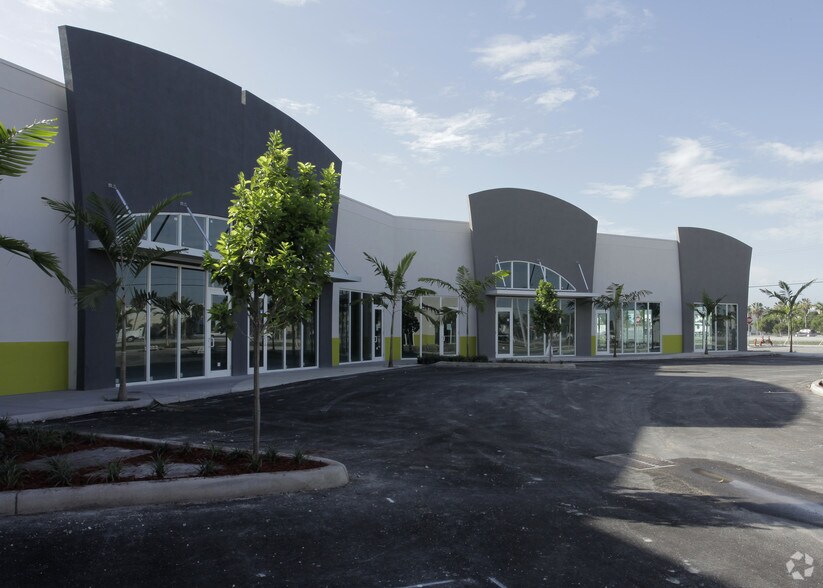 More Photos Of 13115 W Okeechobee Rd, Hialeah Storefront Retail Office For Lease
