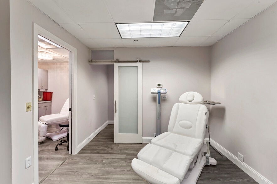 More Photos Of 148 East Ave, Norwalk Medical For Sale